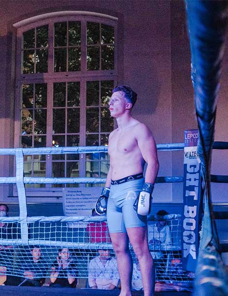 Rafail in Boxecke während einem Kampf